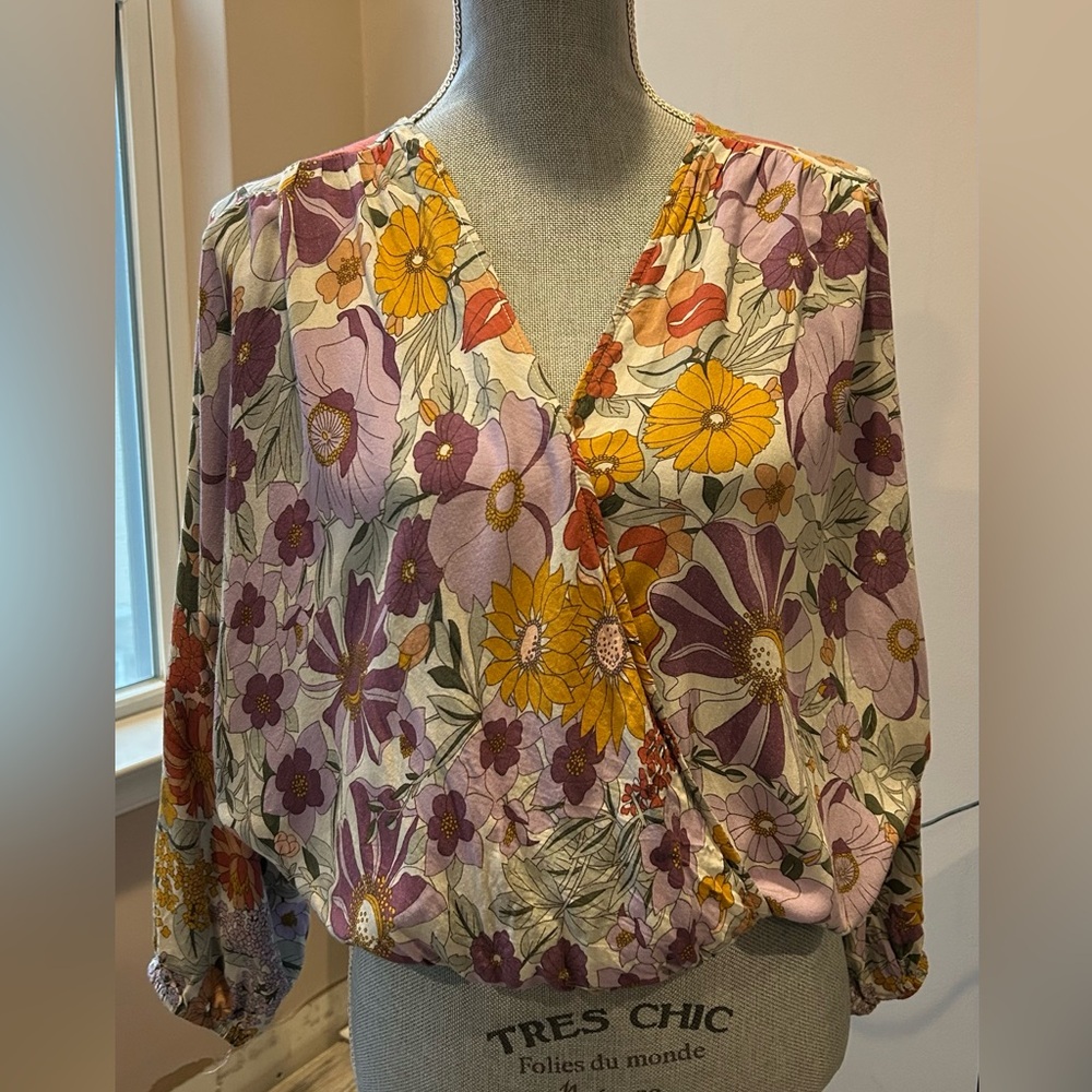 Pink Lily l Floral V-Neck Bodysuit Beautiful Spring Colors Size M